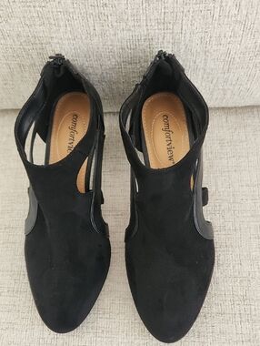 Comfortview Strappy Low Heels Sz. 9WW (Tag Says WW but They Are Wide Width).